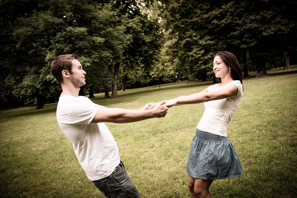 Casal jovem ter grande momento — Fotografia de Stock