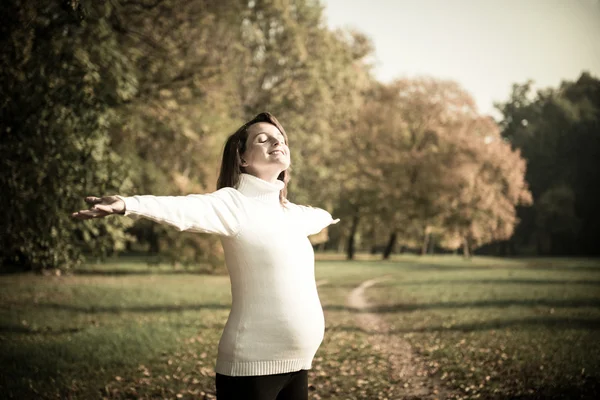 Enjoying life - expecting child in pregnancy — Stock Photo, Image