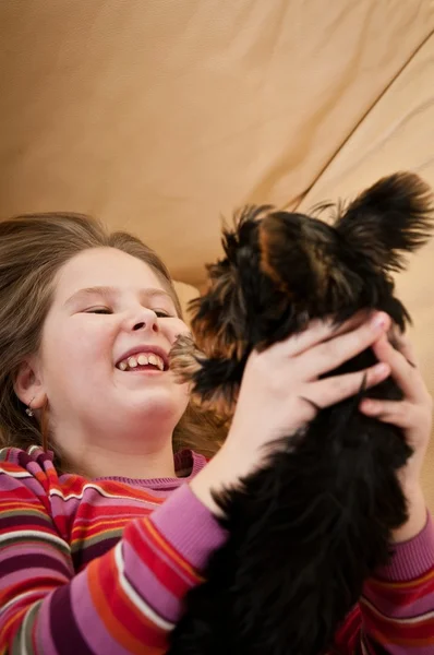 Portrait of child playing with dog — Stock Photo, Image