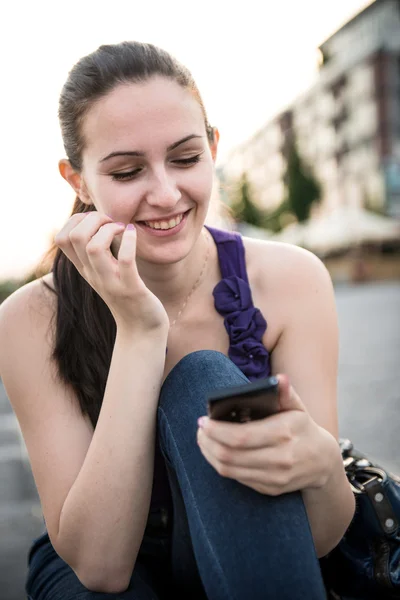 Mobilita - žena ve městě — Stock fotografie