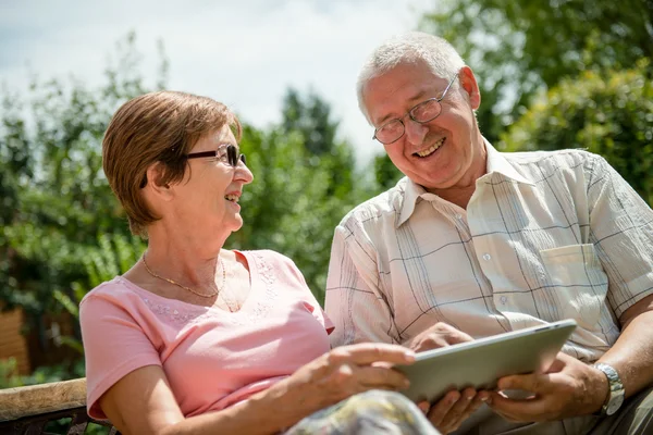 Moderne technologie in elke leeftijd — Stockfoto