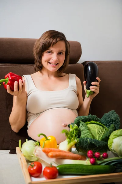 Pregnant woman - healthy food — Stock Photo, Image