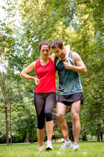 Sport letsel - helpende hand — Stockfoto