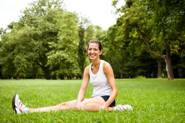 Happy sport kvinna utomhus — Stockfoto