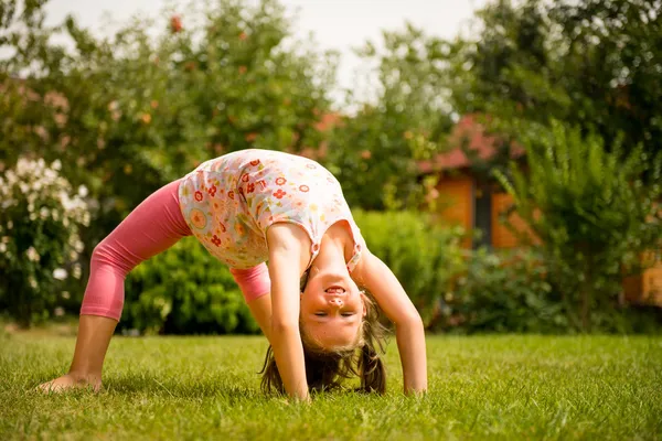 Exercising child — Stock Photo, Image