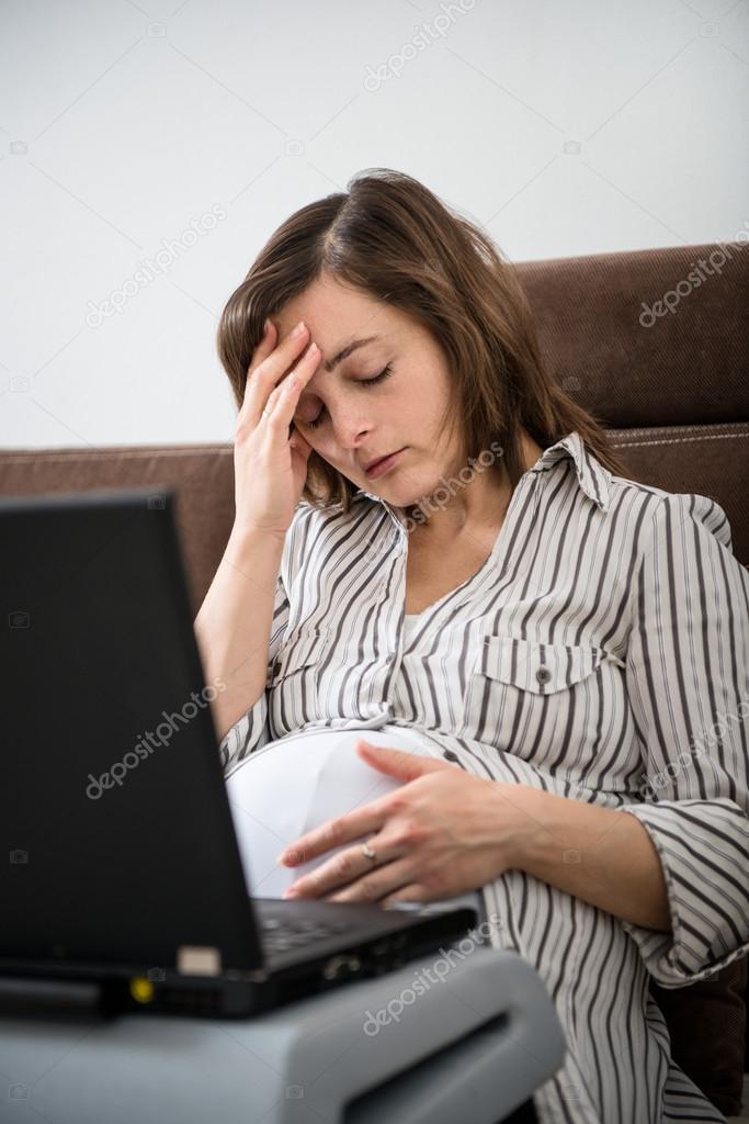 Working pregnant woman with headache