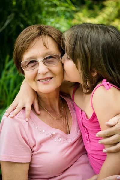 Glück - zusammen mit Enkelkind — Stockfoto