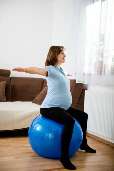 Exercício em gravidez — Fotografia de Stock