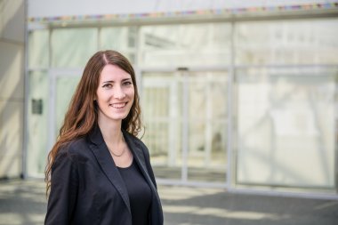 iş kadını - açık dikey