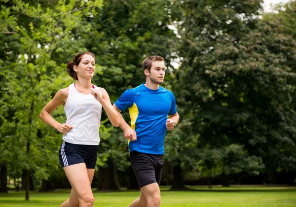 Casal jogging — Fotografia de Stock