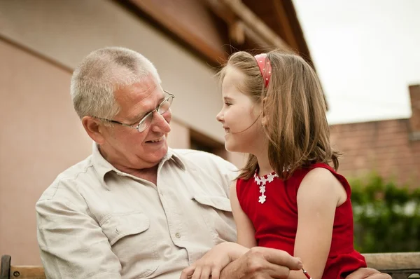 Bons moments - grand-parent avec petit-enfant — Photo