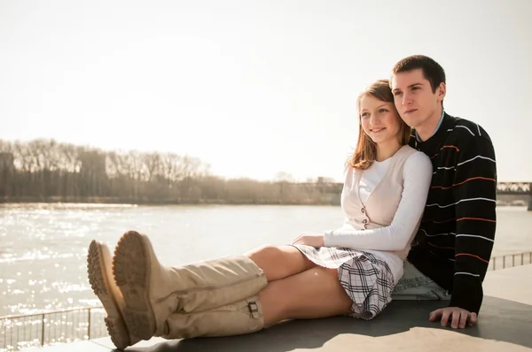 Pareja joven enamorada juntos —  Fotos de Stock