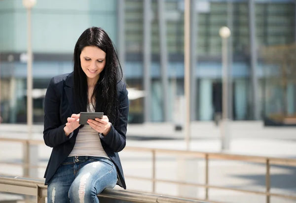 Reading book in modern world — Stock Photo, Image