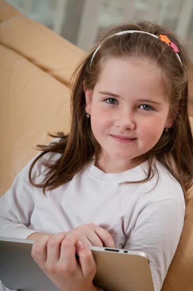 Child playing with tablet — Stock Photo, Image