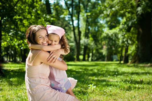 Mutluluk. Çocuğuyla birlikte anne.