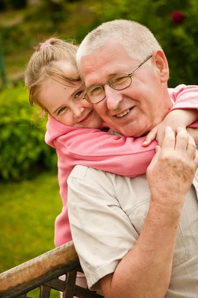 Láska - prarodič s portrétem vnoučete — Stock fotografie