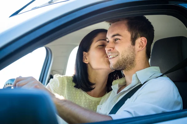 Gelukkig leven - paar in auto — Stockfoto