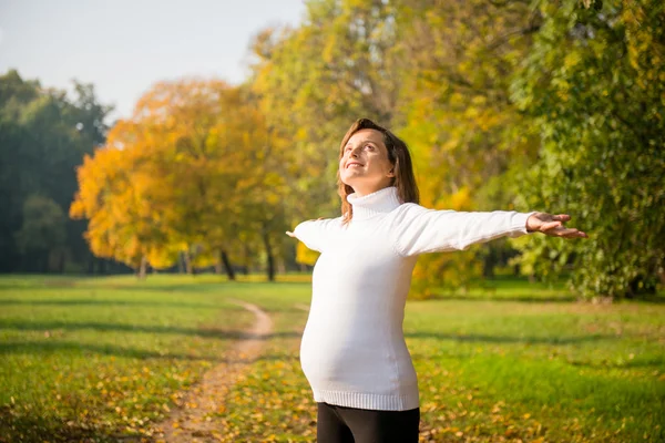 Enjoying life - expecting child in pregnancy — Stock Photo, Image