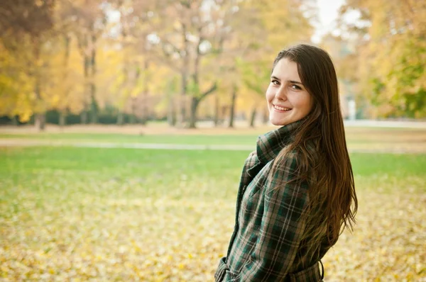 Outdoor autumn portrait of young woman — Stock Photo, Image