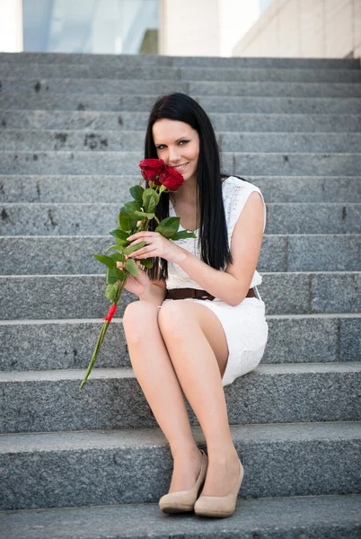 Mulher com rosas — Fotografia de Stock