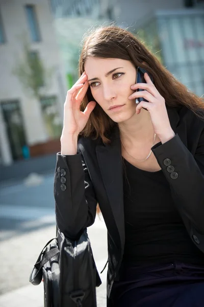 Business woman calling phone - problems — Stock Photo, Image