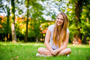 genç kız doğa portresi