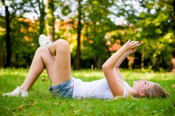 Teen girl - modern world — Stock Photo, Image