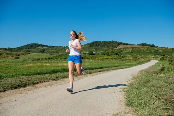 Jogga i naturen — Stockfoto