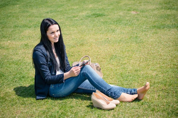 Reading book — Stock Photo, Image