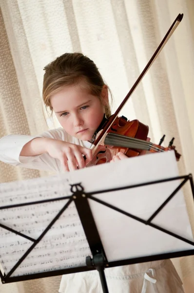 Child playing violin at home — Stock Photo, Image