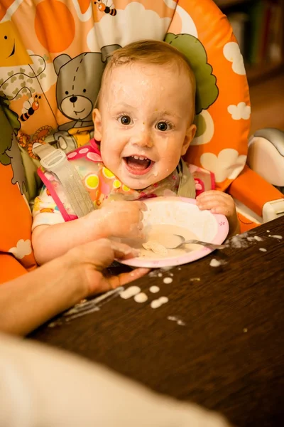 Learning to eat - dirty baby — Stock Photo, Image