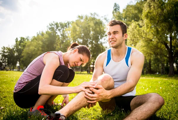 Sport letsel - helpende hand — Stockfoto