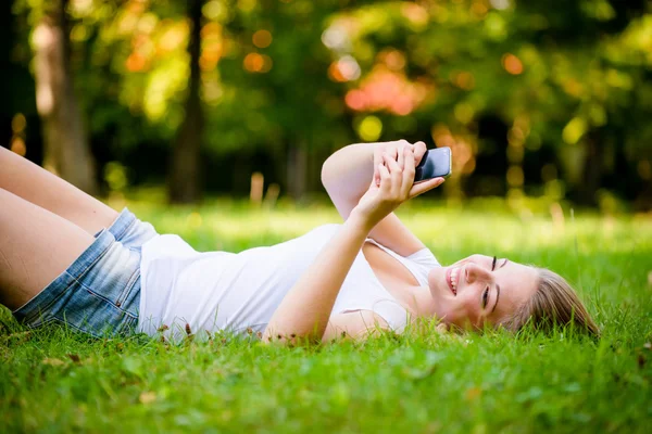 Ragazza adolescente - mondo moderno — Foto Stock