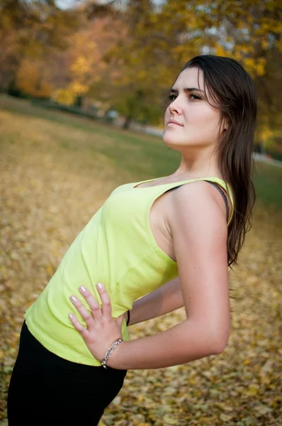 Rückenschmerzen - Sportlerin mit Schmerzen — Stockfoto