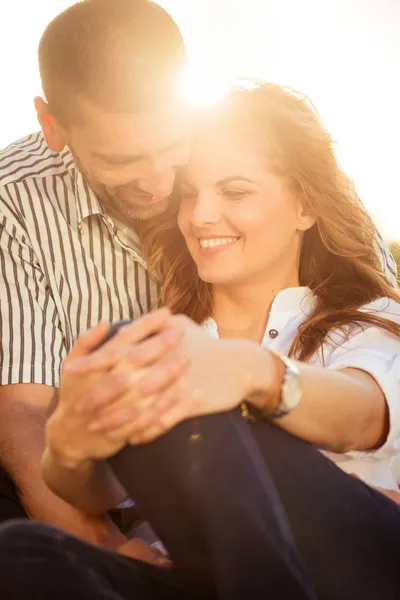 Heureux ensemble - couple amoureux — Photo