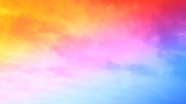 Όμορφα χρωματιστά δραματικά ζωντανά πυκνά χνουδωτά σύννεφα στο φόντο του ουρανού. — Φωτογραφία Αρχείου