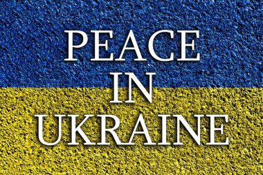 Ukrayna bayrağıyla asfalt yol dokusu Ukrayna 'da barış sözcüğü. Yol dokusu arka plan. Yol üstü görünüm şablonu. Asfalt yol arka planında beyaz noktalı çizgi.