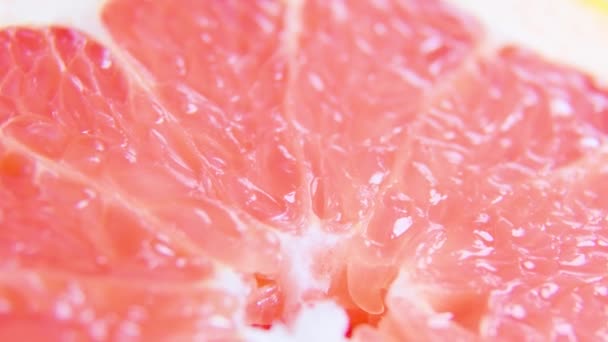 Extreme Nahaufnahme Bunte frische rote Zitrusfruchtscheiben — Stockvideo