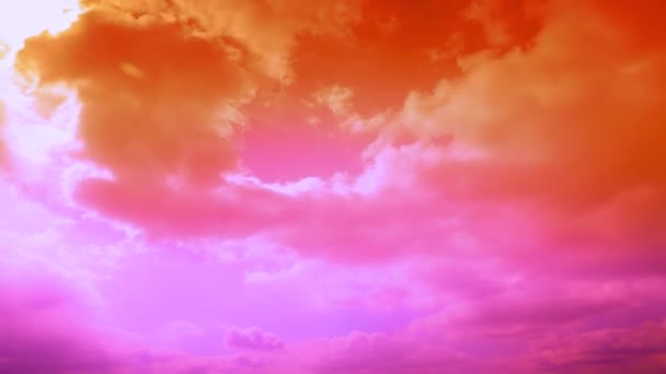 Czas upływ purpurowy zachmurzone niebo na wschodzie słońca niebo tło. — Wideo stockowe