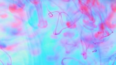 Suya renkli boya damlaları, soyut renk karışımı, suyun altında dönen renkli Inky bulutu. Soyut beyaz izole edildi