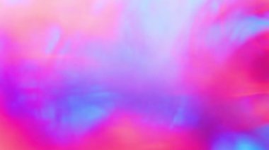 Suda canlı renkli mor mürekkep