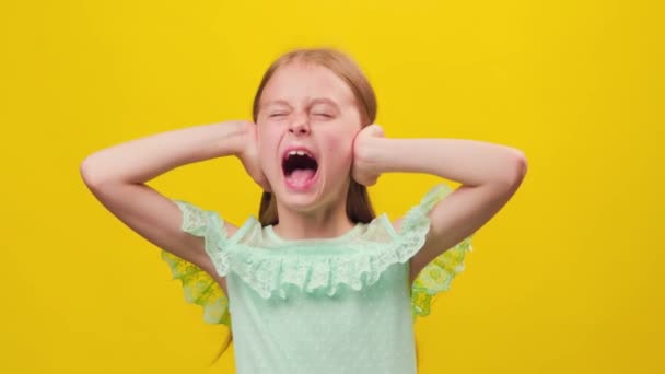 Kids Hysterics Studio Portrait Displeased Preteen Girl Screaming Dramatically Pretty — Stock Video