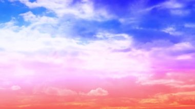 Renkli kırmızı turuncu günbatımının hızlandırılmış video sahnesi. Doğada ve seyahat konseptinde hareket eden bulutlar. Dramatik gün batımı gökyüzü Kırmızı bulut gün batımı gökyüzü