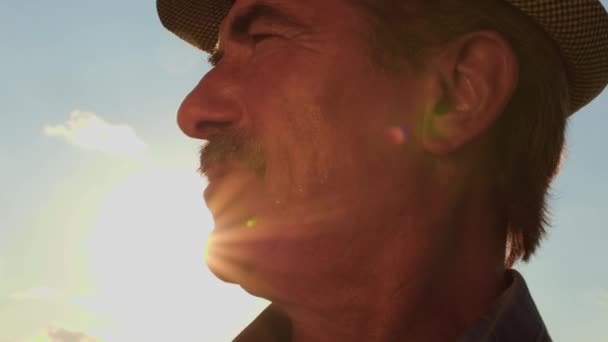 Gros Plan Agriculteur Âgé Tête Humaine Avec Une Moustache Dans — Video