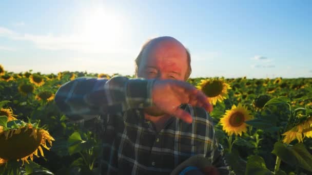 Weary Caucasian Farmer Old Man Feels Tired Hot Use Hands — Stock Video