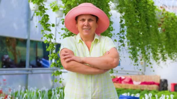 Front View Senior Florist Woman Greenhouse Female Arms Crossed Her — Vídeos de Stock