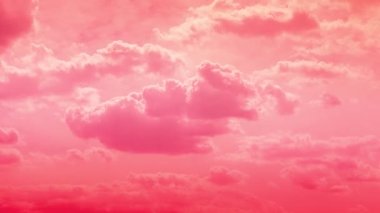 Renkli kırmızı turuncu günbatımının hızlandırılmış video sahnesi. Doğada ve seyahat konseptinde hareket eden bulutlar. Dramatik gün batımı gökyüzü Kırmızı bulut gün batımı gökyüzü