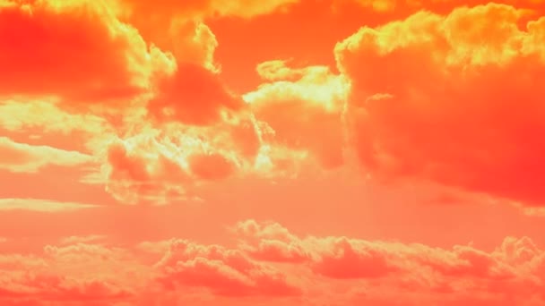 美丽的橙色时差天空与云彩 紫色的天空 乌云和太阳 — 图库视频影像