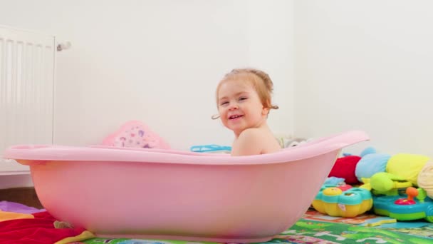 Side View Sitting Baby Bath Little Kid Girl Playing Toys — Stock videók