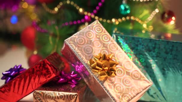 Vánoční Pozadí Dárkové Krabice Vánoční Míče Příprava Svátky Horní Pohled — Stock video